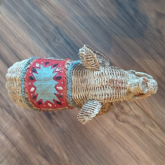 Decorative elephant. Home decor elephant with felt padded feet. - Picture 6 of 6